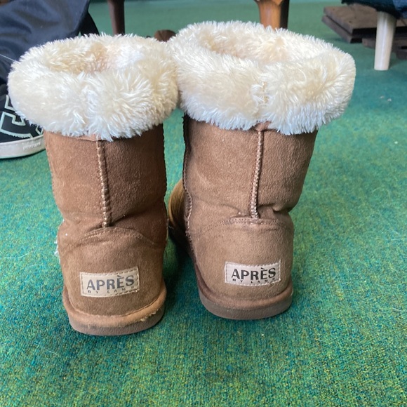 Fuzzy boots - Picture 2 of 6